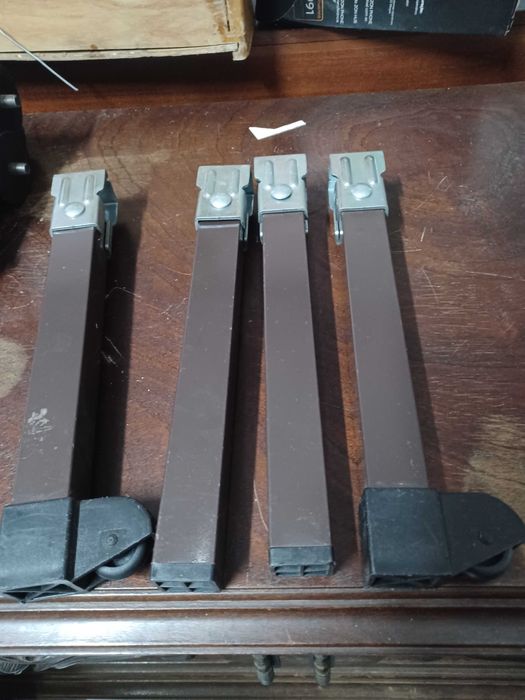 Pés estrado com roda