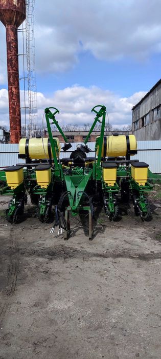 Сівалка пневматмчна точного висіва  JOHN DEERE 7200 Джон Дір