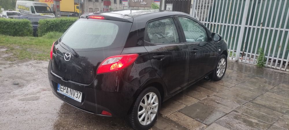 Mazda 2. 1,4 16v klima OC na rok