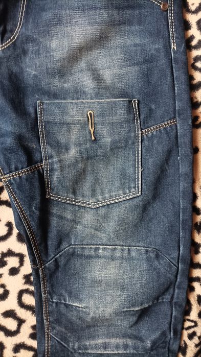 Męskie spodnie jeansy.