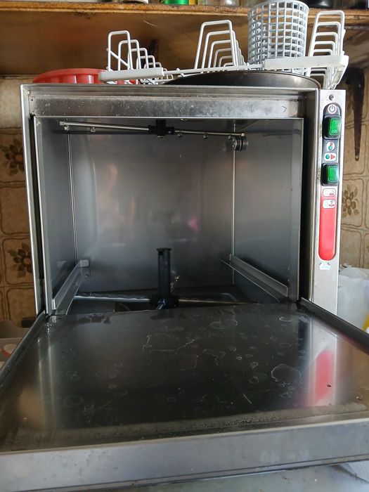 Máquina de lavar loiça para café - restaurante