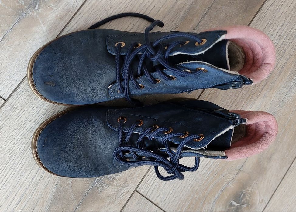 Sprzedam jesienne kozaczki 33