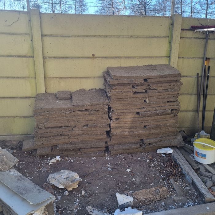 Wełna I okno po demontażu