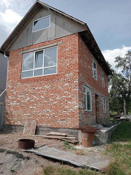 Продаж будинку в селищі Завадівка.