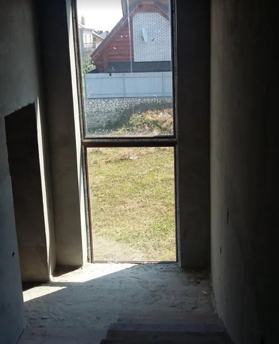 Продаж 3 пов. будинку з гаражем і діл. 16 соток, 525 кв. м, Смиківці