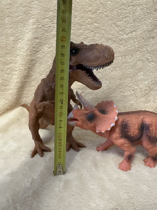 2 динозавтра, т-рекс, трицератопс (звук)