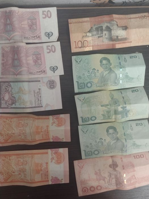 Продам купюри різних країн.