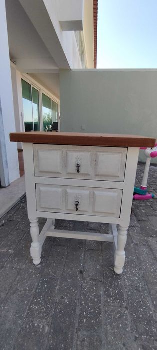 Mesa de cabeceira Windsor
