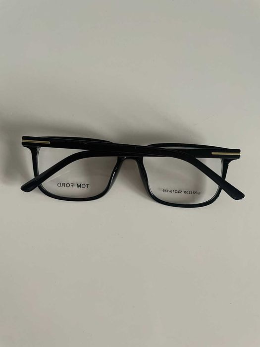 Stylowe okulary, oprawki, zerówki.