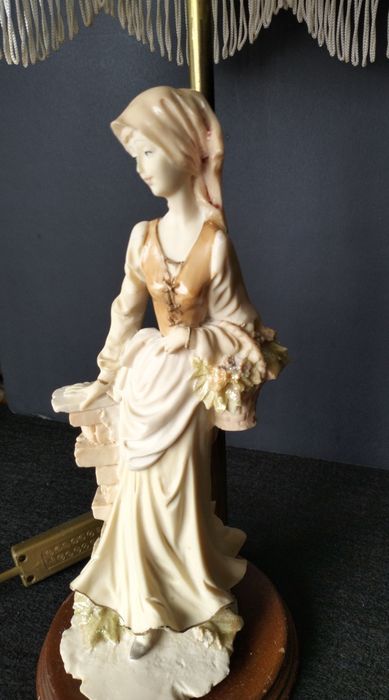 Candeeiros pequenos com abajur.