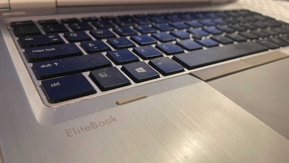 Aluminiowy laptop Biznesowy  Hp elitebook 8470p  + stacja dokująca