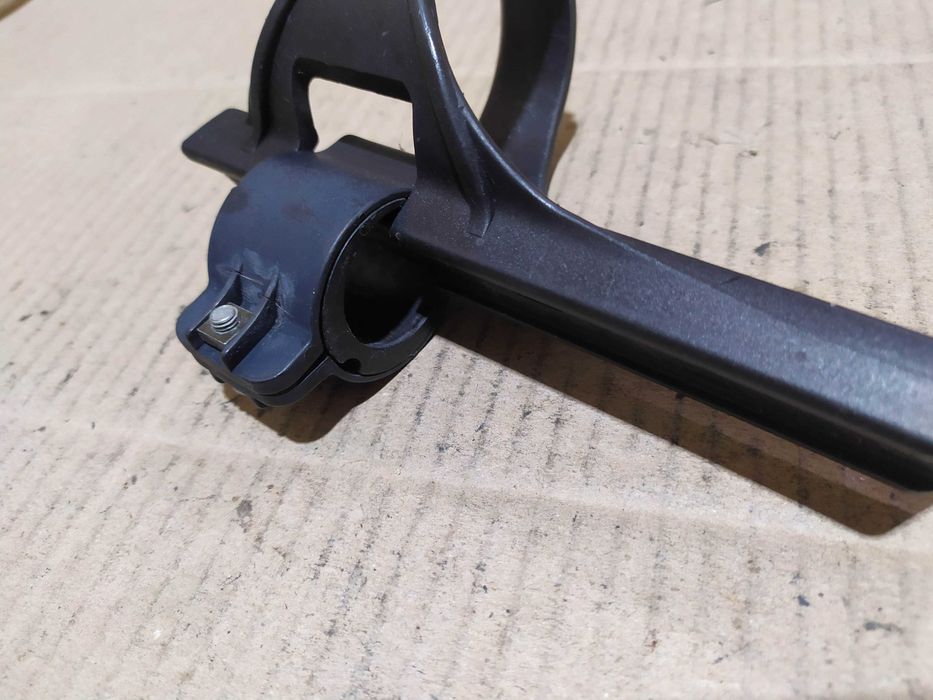 Флягодержатель с хомутом пластик, на рамы ХВЗ