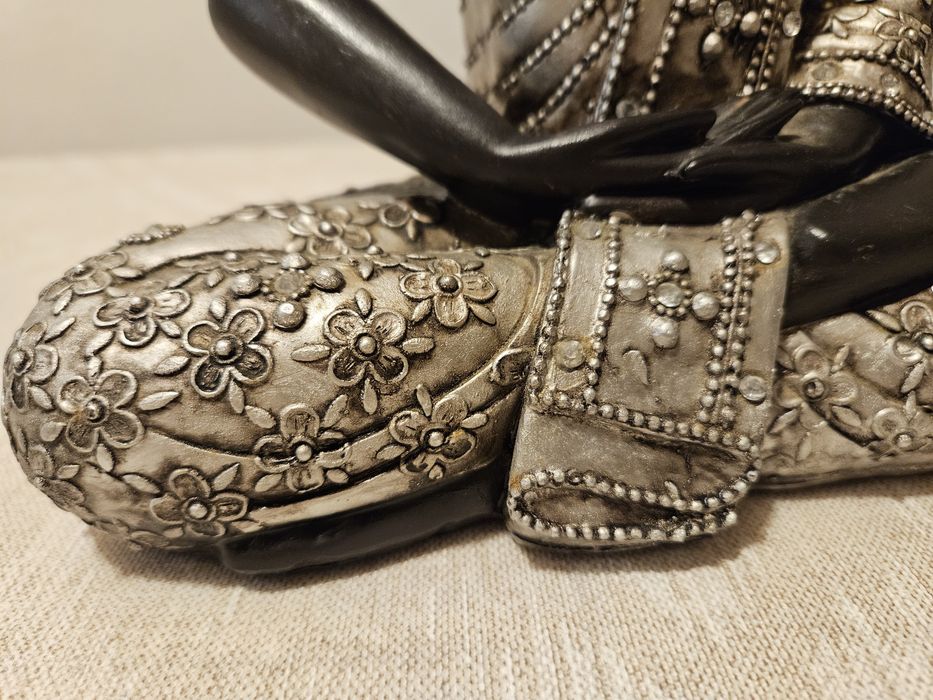 Buda preteado com brilhantes