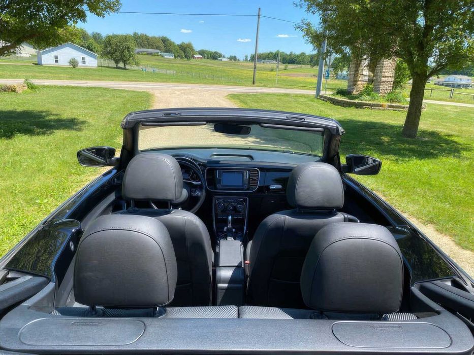 Volkswagen Beetle Convertible SE      2017