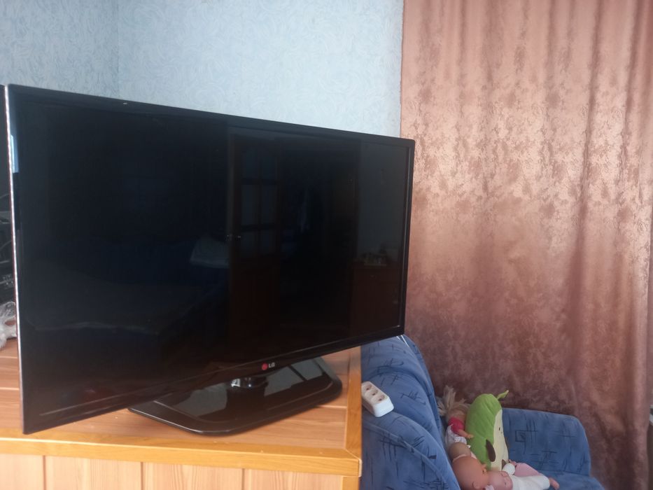 продам телевізор  LG б/у в хорошому робочому стані(рідко кристалевий) 32 "