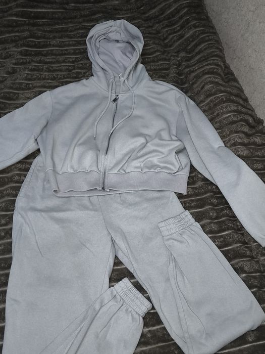 Продам спортивний утеплений костюм