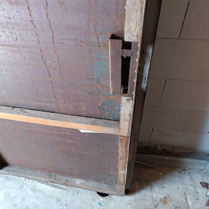 Двері металеві бу