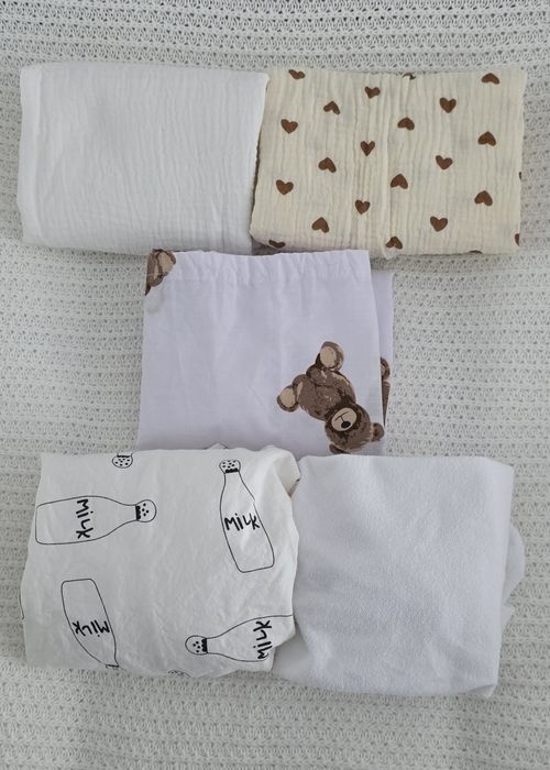 Простирадла,  наматрасник у люльку візочка