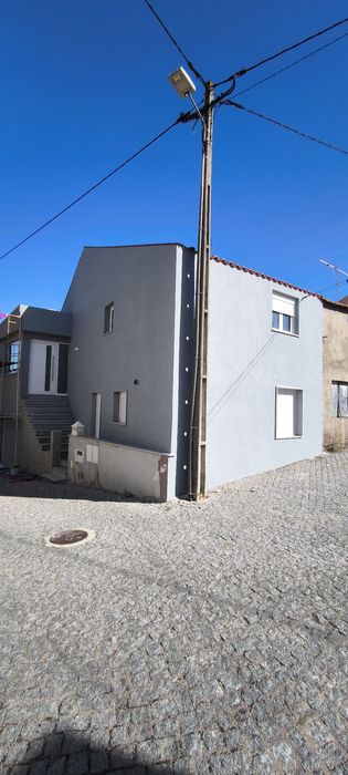 Alugo T1 , rés do chão de casa renovada
