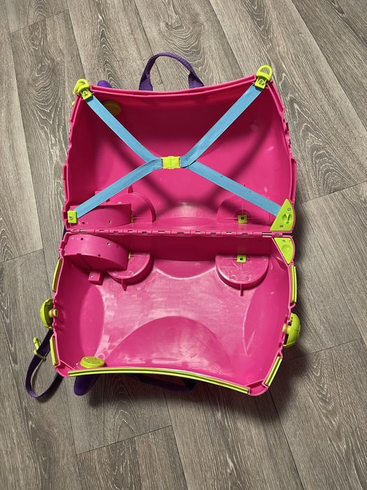 Чемодан єдиноріг