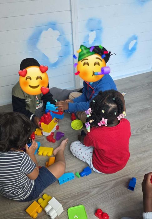 ama e baby-sitter...muito amor e carinho em um ambiente bem familiar.
