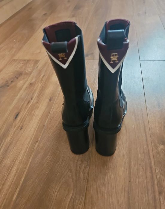Tommy hilfiger botki na obcasie