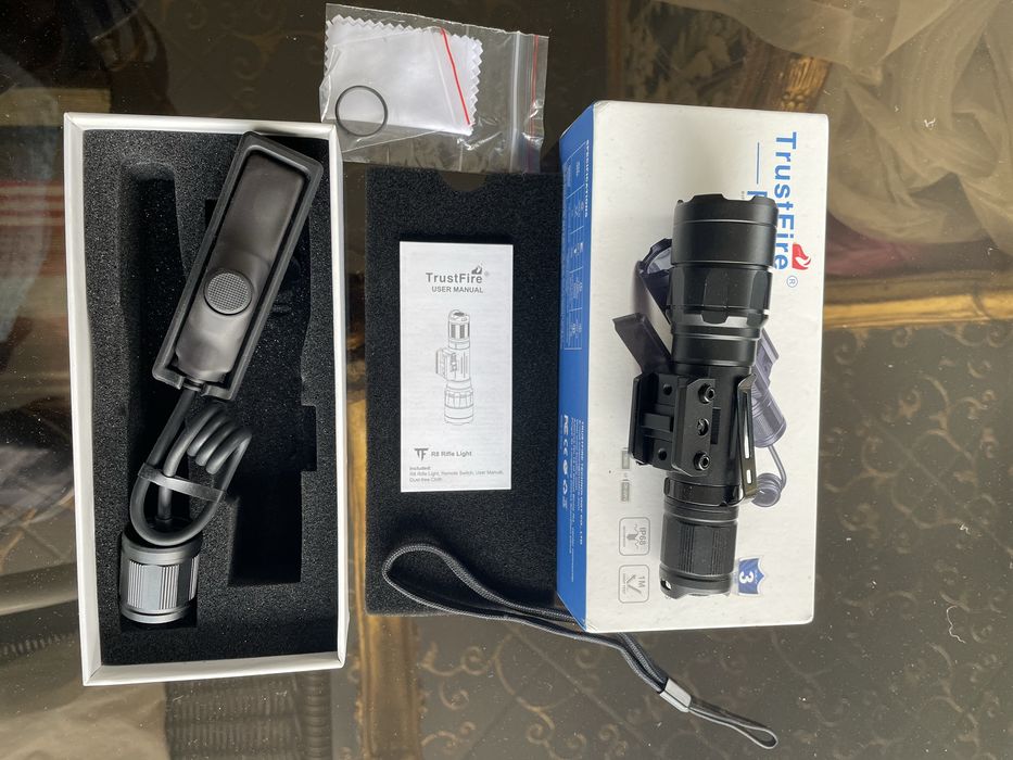 Тактичний  підствольний ліхтарик з високою яскравістю 1800 люменів