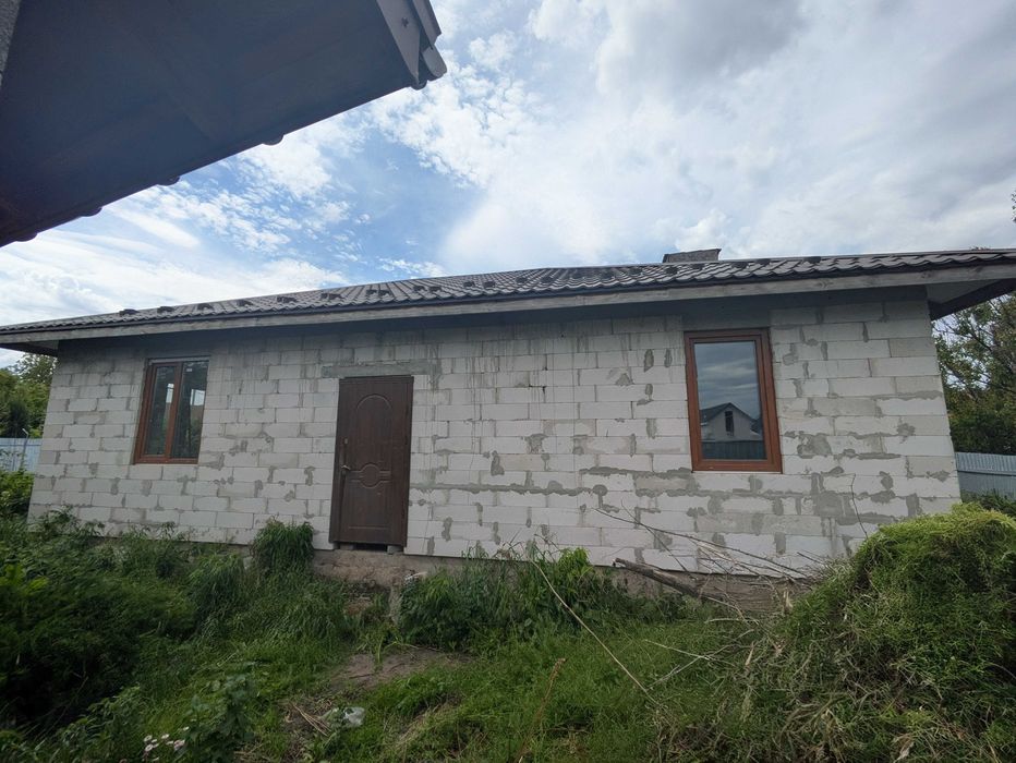 Продається БЕЗ КОМІСІЇ ТЕРМІНОВО недобудований будинок для тих, хто мр