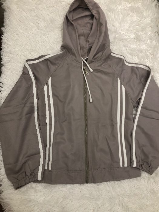 Cienka sportowa bluza z kapturem