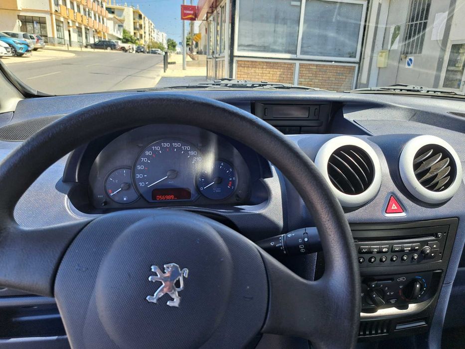 peugeot 1007 em excelente estado.
