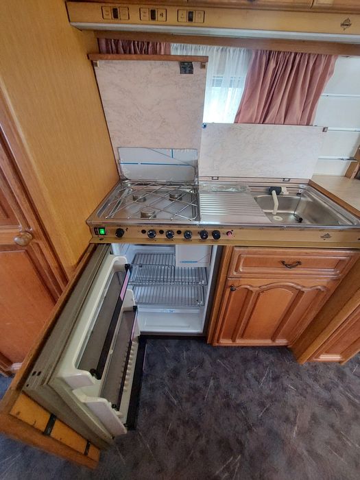 Караван  кемпінги, прицеп дача  будинок на колесах