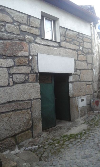 Casa r/C e 1o andar localizada em Cabril, Montalegre