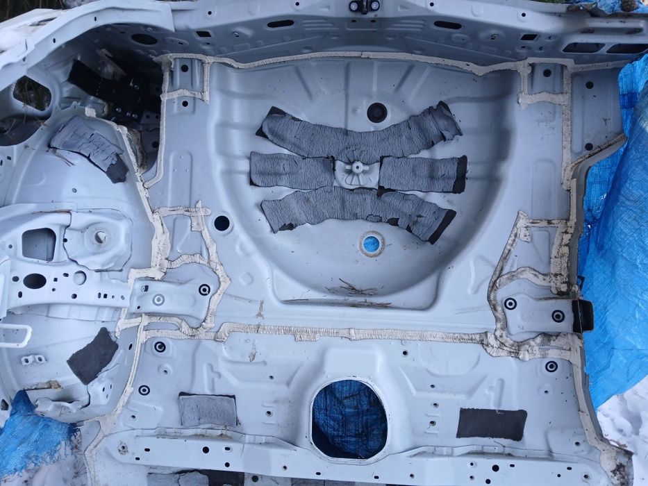 Pas tylny wanna blotnik TOYOTA AURIS II 12-18 hybryda