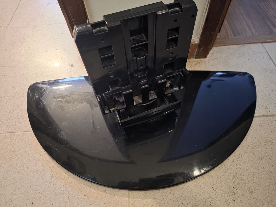 Televisão LG 42" (42LG2000) - Muito Bom Estado + Comando e Suporte