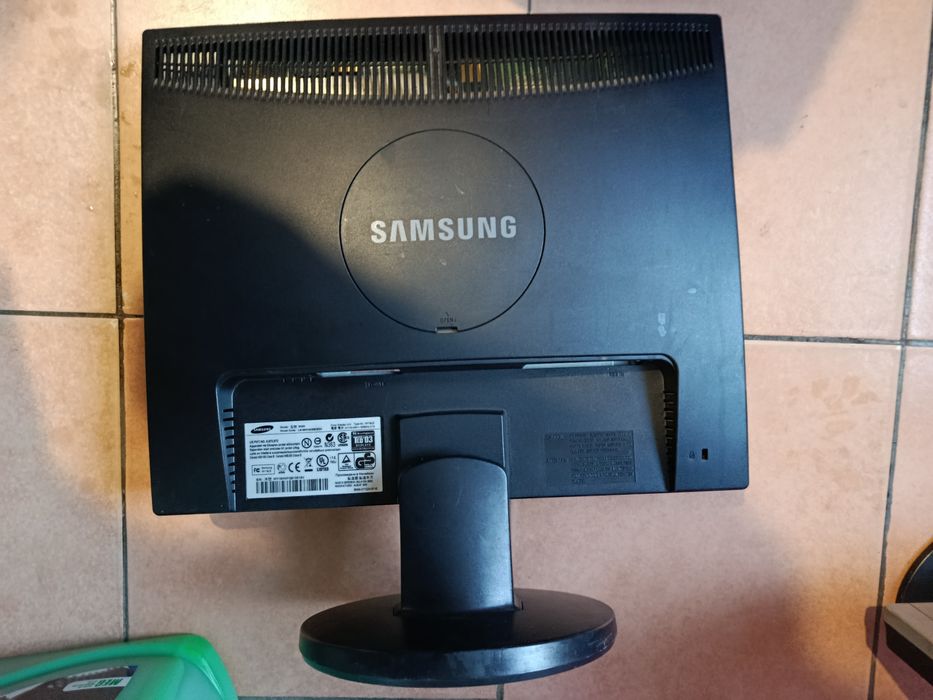 Продам манітор самсунг.