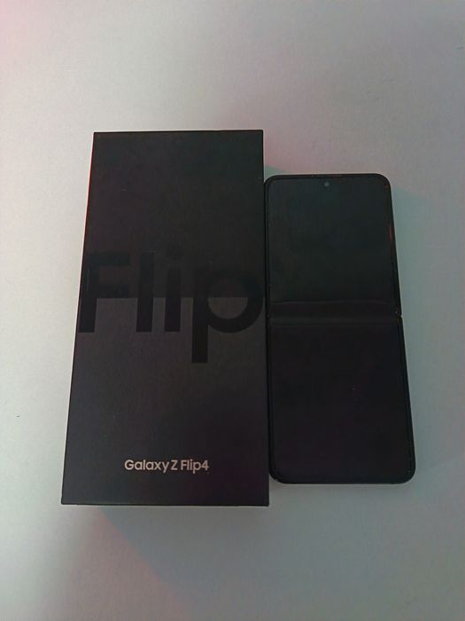 Samsung Galaxy Z Flip4/5G — Ecrã interior danificado (para reparar/peç