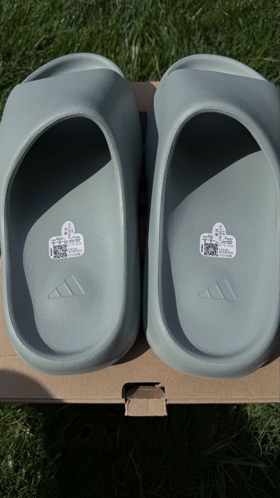 Klapki Adidas Yeezy Slide Salt