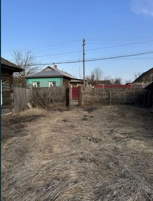 Будинок смт.Ріпки на березі річки