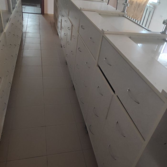 Продам Меблі в Аптеку