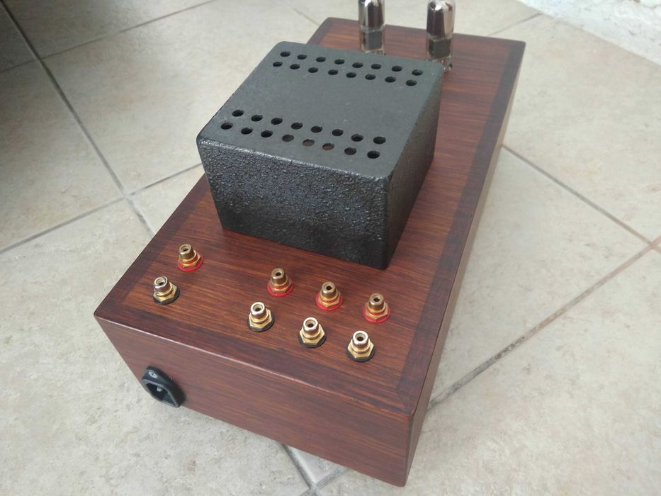 Pré-amplificador áudio a válvulas 6Э5П