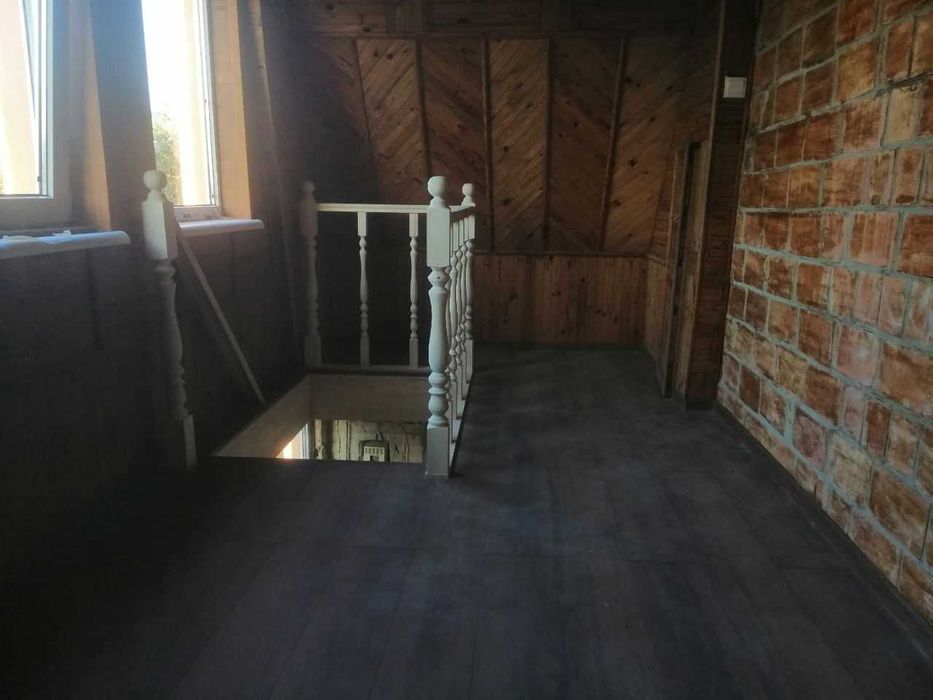 Підлога, дерев'яна з шпунтом, ламінат, чорнова підлога, циклювання