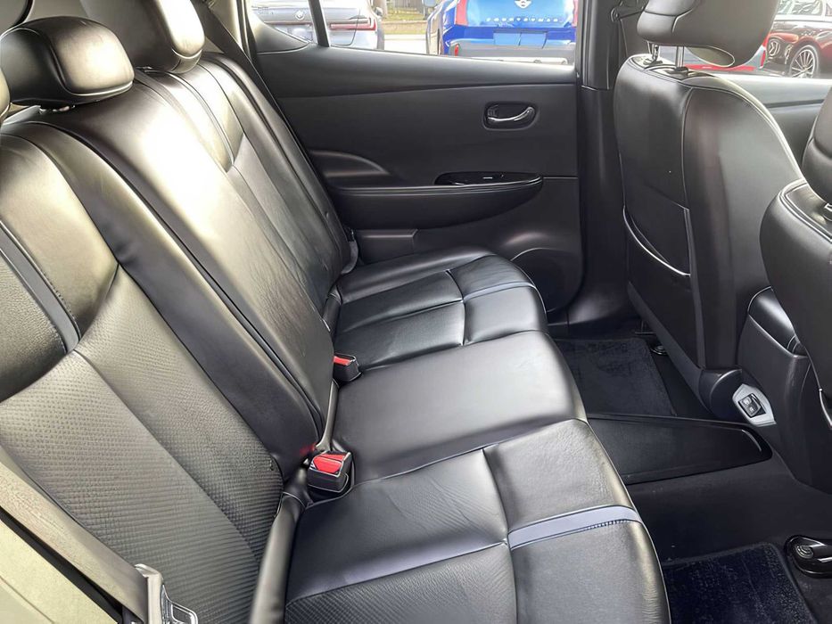 Nissan LEAF      2020