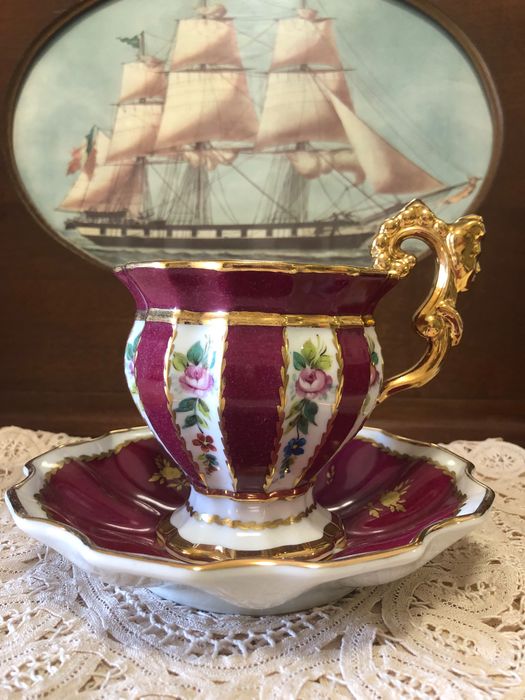 Chávena de porcelana francesa antiga