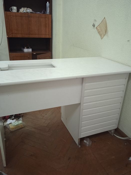 Стол для швейной машинки