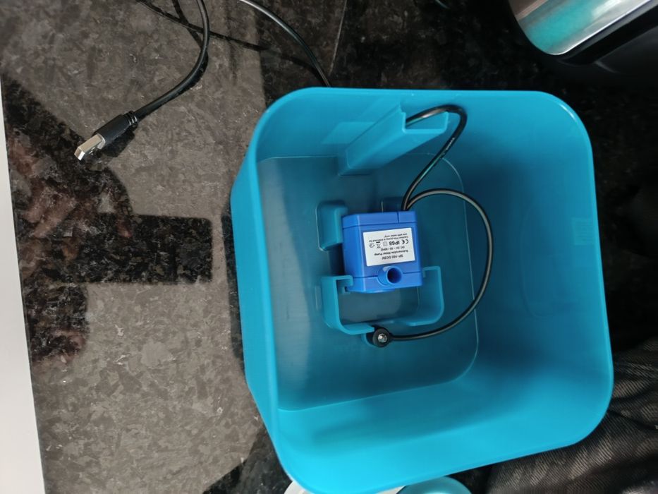 Fonte de água para gatos