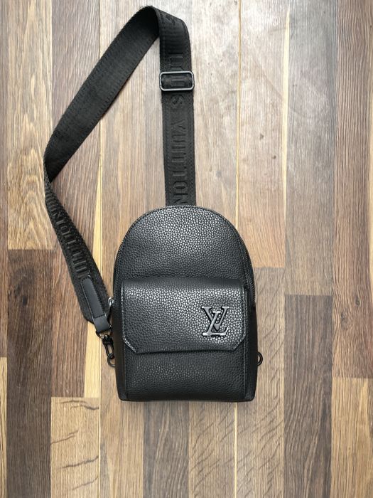 Мужская Сумка-слинг черная Louis Vuitton Pilot