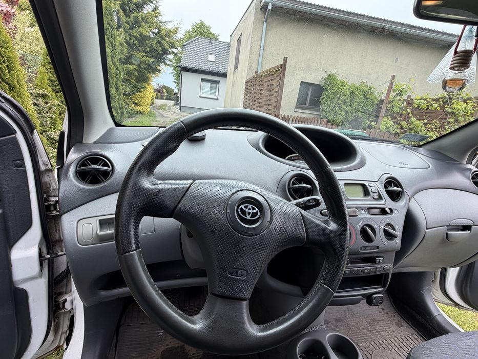 Toyota Yaris 1.0 2002r