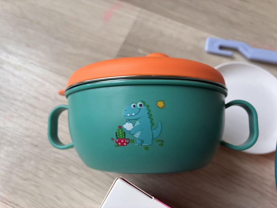 Prato termico com tampa mantem a comida quente