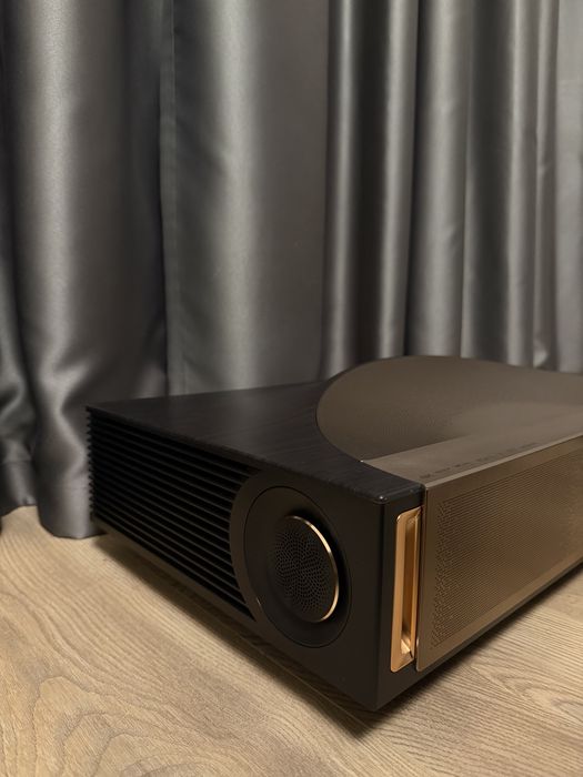 Лазерний проектор Hisense L9Q  флагман