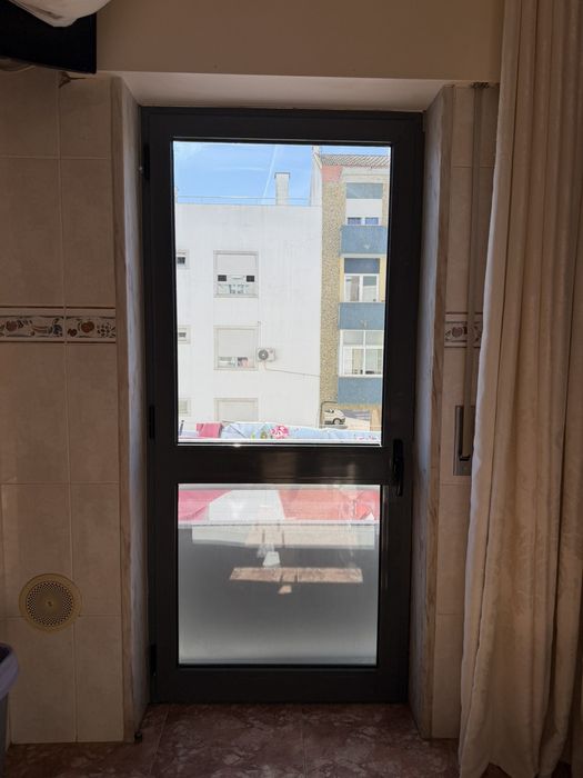 Portas de alumínio 2.00/ 0,90 m